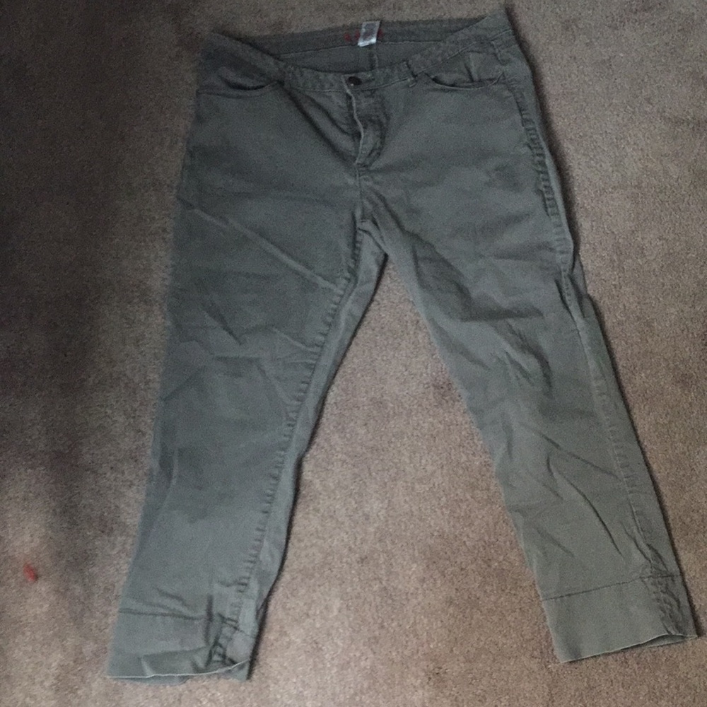 Green/ Gary ELLE capris